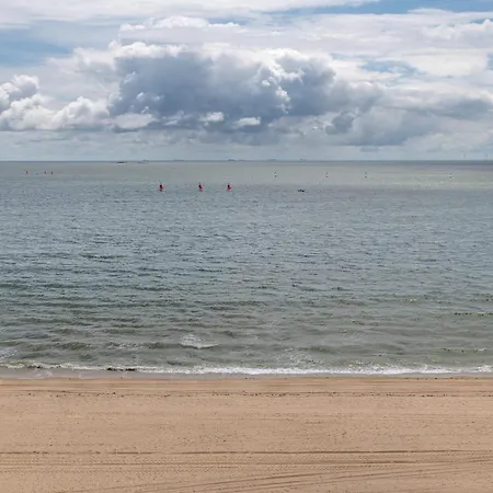 Pour 6, Vue A 40m De La * La Baule