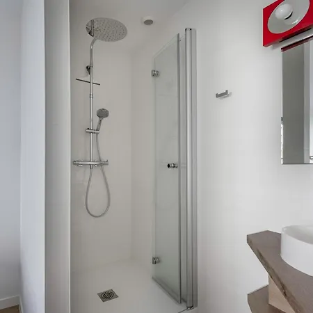 Pour 6, Vue A 40m De La Daire *