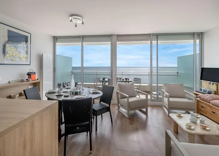 Pour 6, Vue A 40m De La Apartment